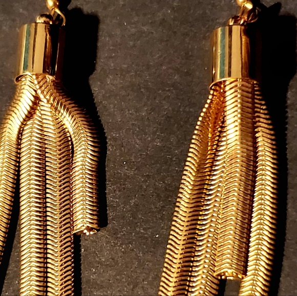 Multi Strand Gold Necklace with Earrings. - Picture 15 of 15